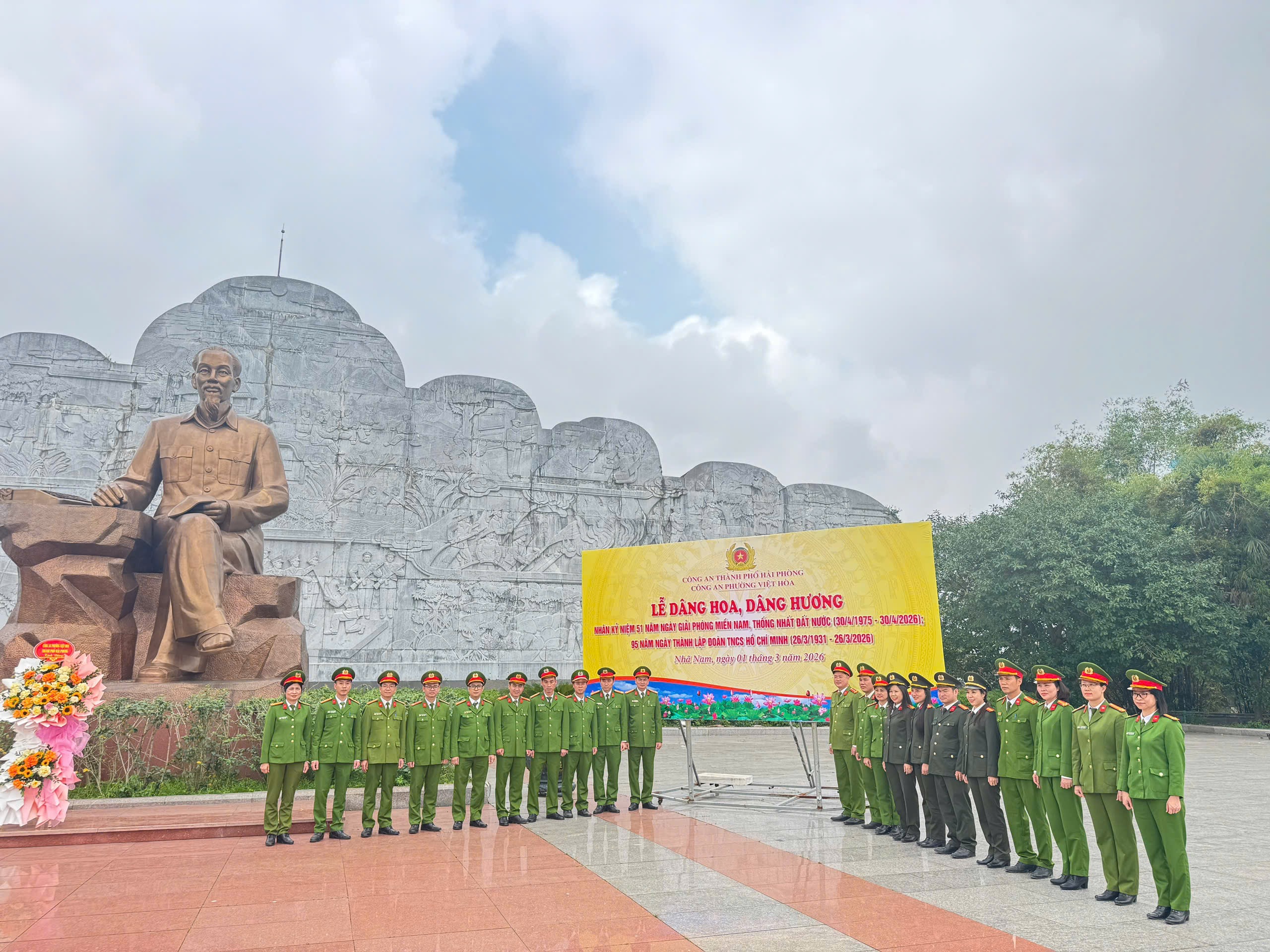 Công an phường Việt Hòa tổ chức sinh hoạt chính trị “Báo công dâng Bác”